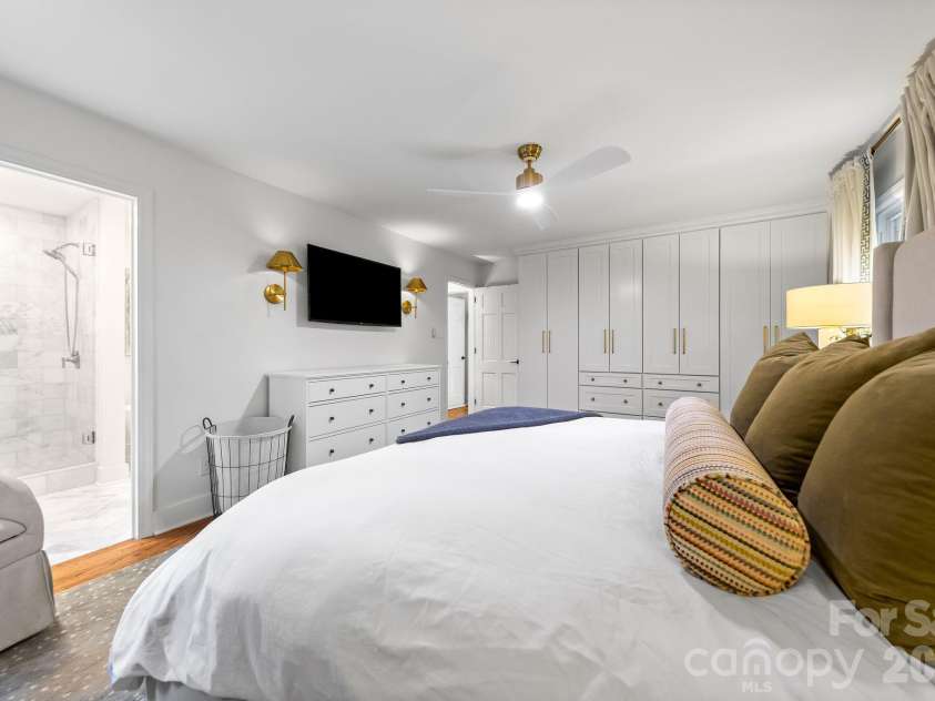4015 Oldfield Road, Charlotte, NC 28226.  MLS# CAR4436144, YatesRealty ID 57924. 
