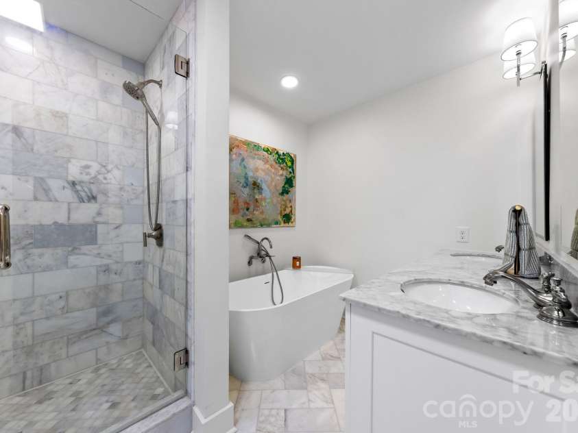 4015 Oldfield Road, Charlotte, NC 28226.  MLS# CAR4436144, YatesRealty ID 57924. 