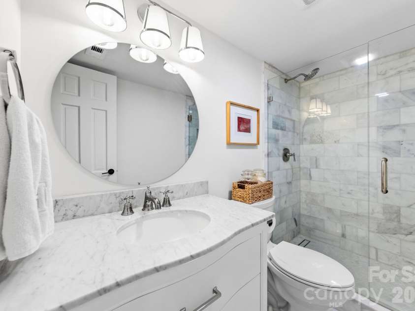 4015 Oldfield Road, Charlotte, NC 28226.  MLS# CAR4436144, YatesRealty ID 57924. 