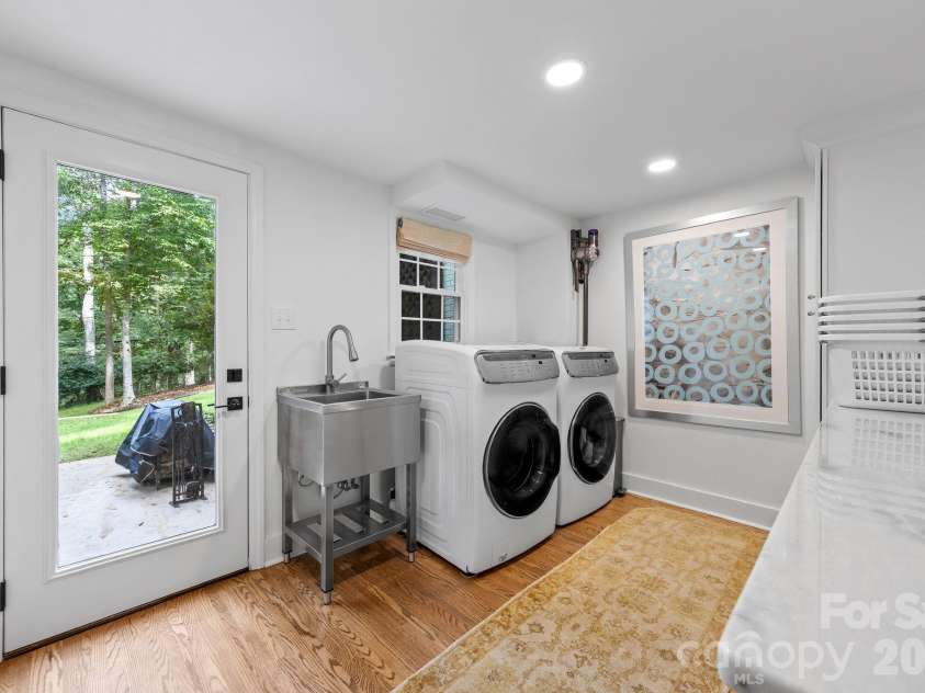 4015 Oldfield Road, Charlotte, NC 28226.  MLS# CAR4436144, YatesRealty ID 57924. 