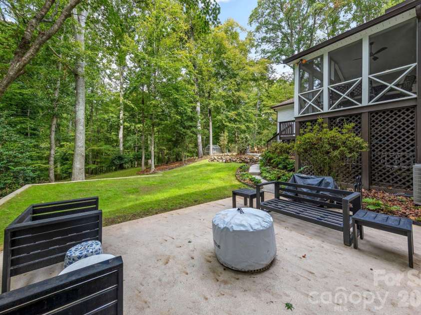 4015 Oldfield Road, Charlotte, NC 28226.  MLS# CAR4436144, YatesRealty ID 57924. 