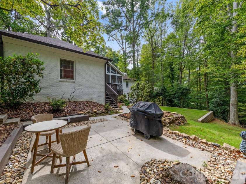 4015 Oldfield Road, Charlotte, NC 28226.  MLS# CAR4436144, YatesRealty ID 57924. 