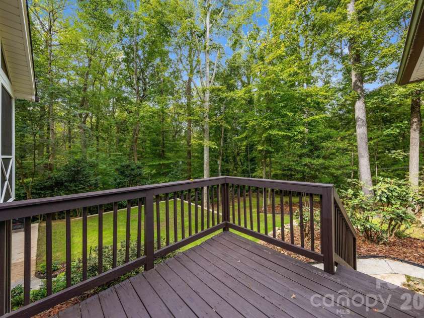 4015 Oldfield Road, Charlotte, NC 28226.  MLS# CAR4436144, YatesRealty ID 57924. 