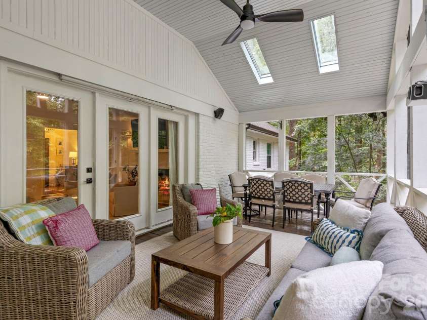 4015 Oldfield Road, Charlotte, NC 28226.  MLS# CAR4436144, YatesRealty ID 57924. 