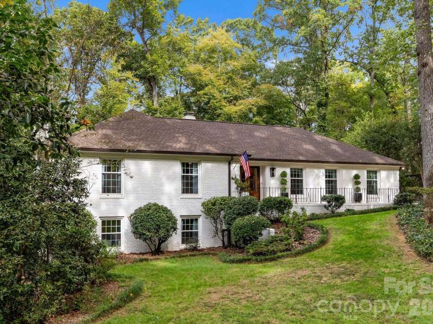 4015 Oldfield Road, Charlotte, NC 28226.  MLS# CAR4436144, YatesRealty ID 57924. 