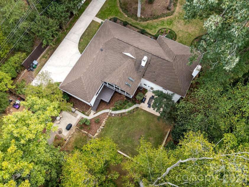 4015 Oldfield Road, Charlotte, NC 28226.  MLS# CAR4436144, YatesRealty ID 57924. 