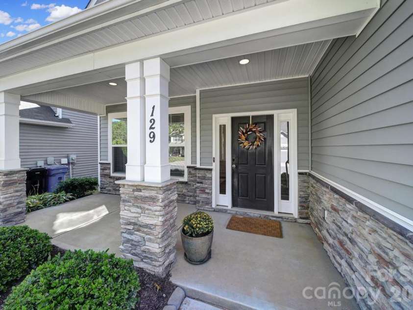 129 Lantern Acres Drive, Mooresville, NC 28115.  MLS# CAR4436016, YatesRealty ID 57927. 