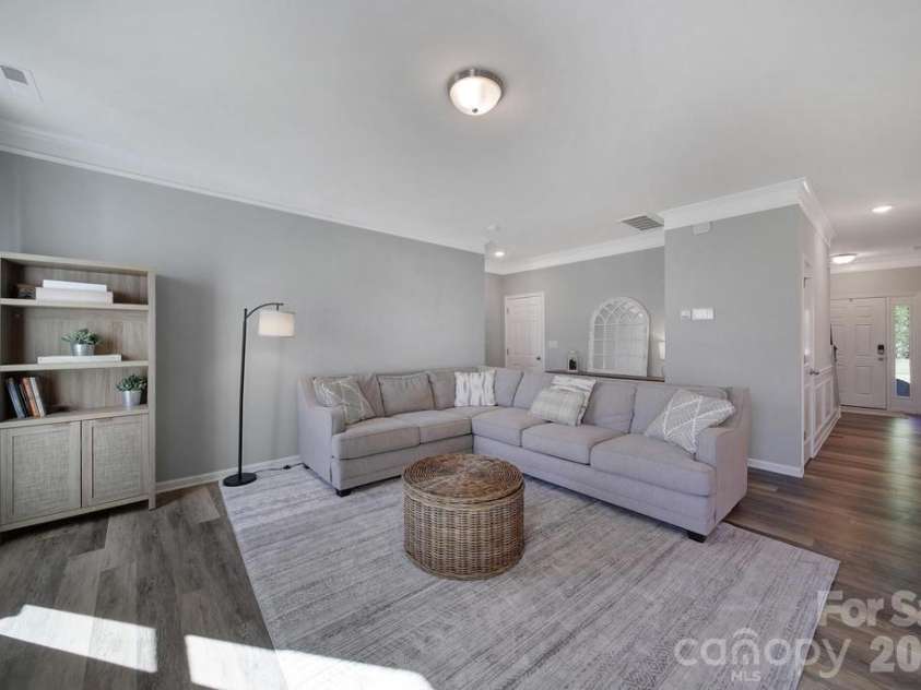 129 Lantern Acres Drive, Mooresville, NC 28115.  MLS# CAR4436016, YatesRealty ID 57927. 