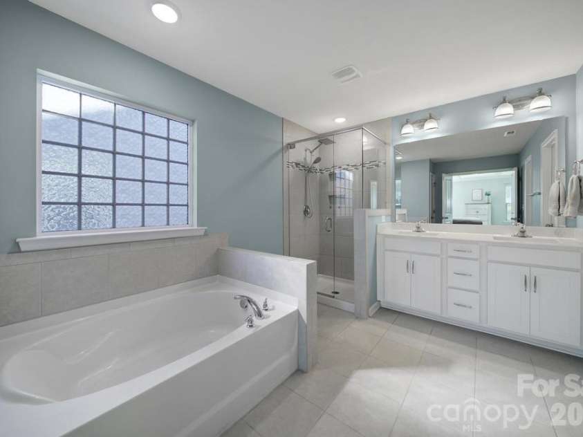 129 Lantern Acres Drive, Mooresville, NC 28115.  MLS# CAR4436016, YatesRealty ID 57927. 