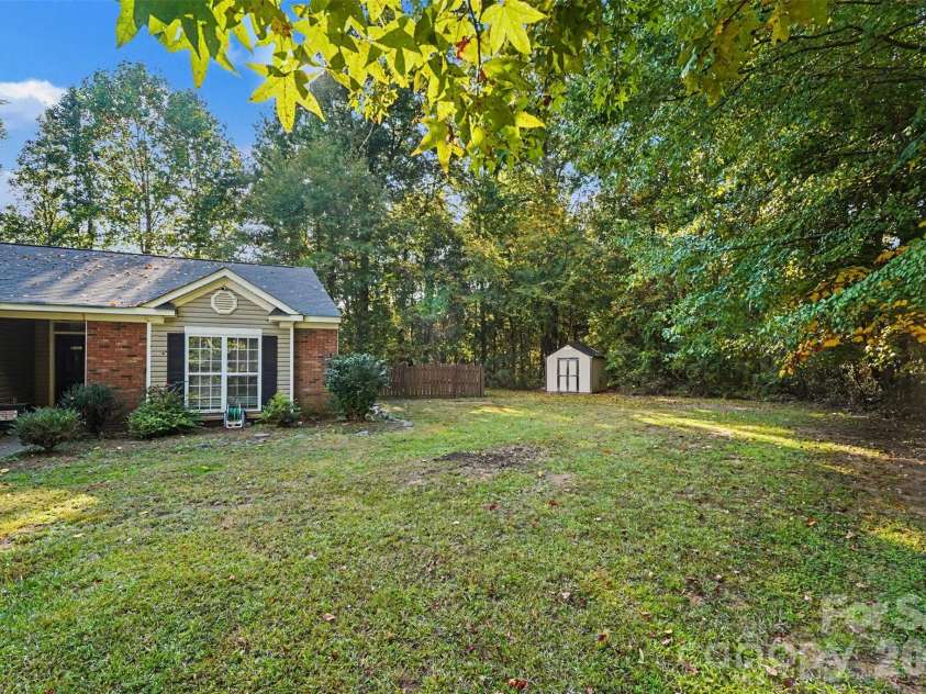 706 White Oak Lane, Matthews, NC 28104.  MLS# CAR4435983, YatesRealty ID 57928. 