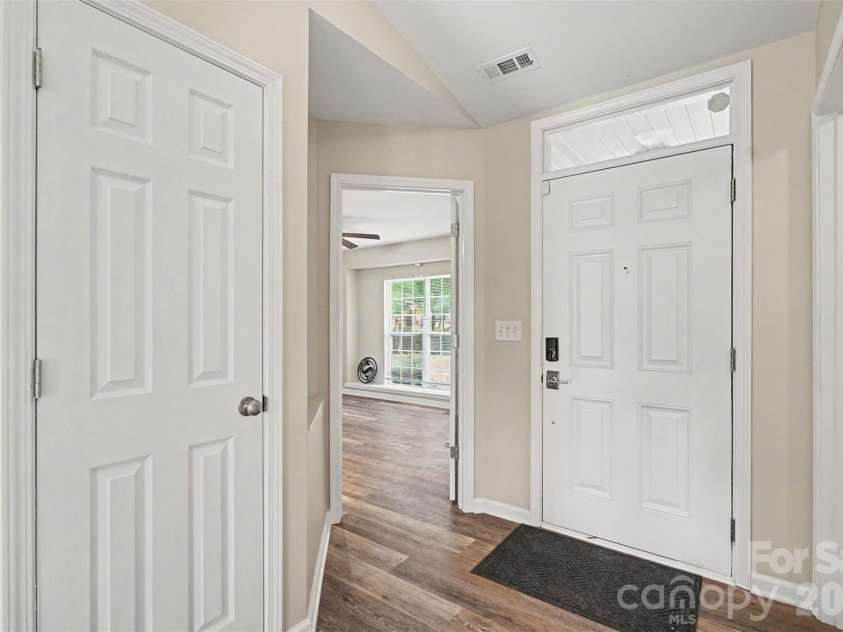 706 White Oak Lane, Matthews, NC 28104.  MLS# CAR4435983, YatesRealty ID 57928. 