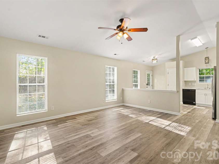 706 White Oak Lane, Matthews, NC 28104.  MLS# CAR4435983, YatesRealty ID 57928. 