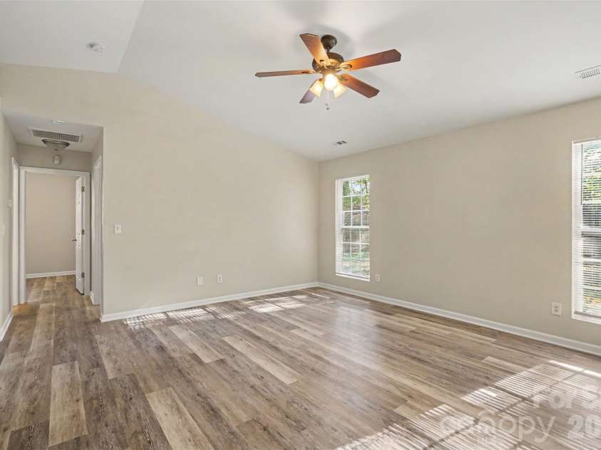 706 White Oak Lane, Matthews, NC 28104.  MLS# CAR4435983, YatesRealty ID 57928. 