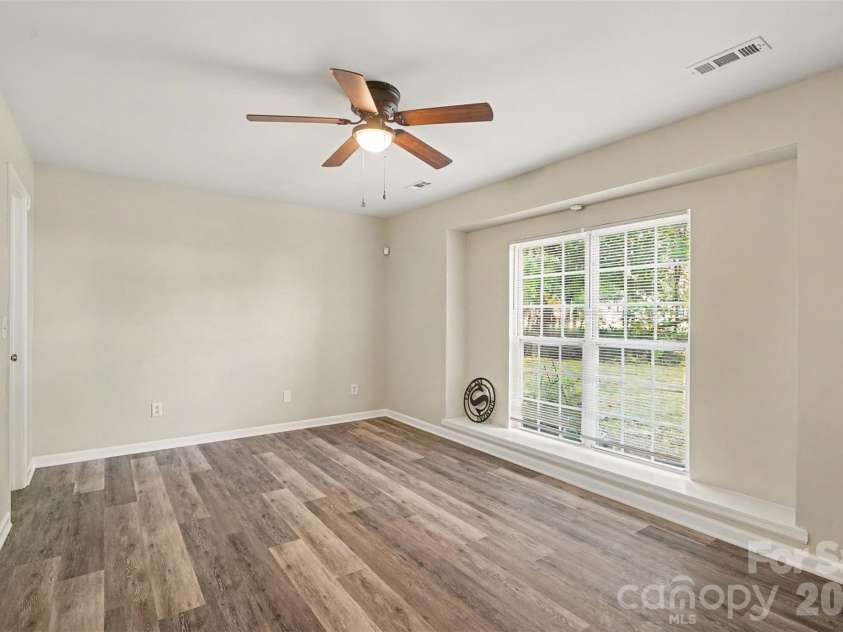 706 White Oak Lane, Matthews, NC 28104.  MLS# CAR4435983, YatesRealty ID 57928. 