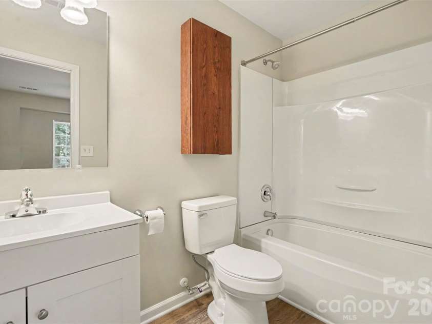 706 White Oak Lane, Matthews, NC 28104.  MLS# CAR4435983, YatesRealty ID 57928. 