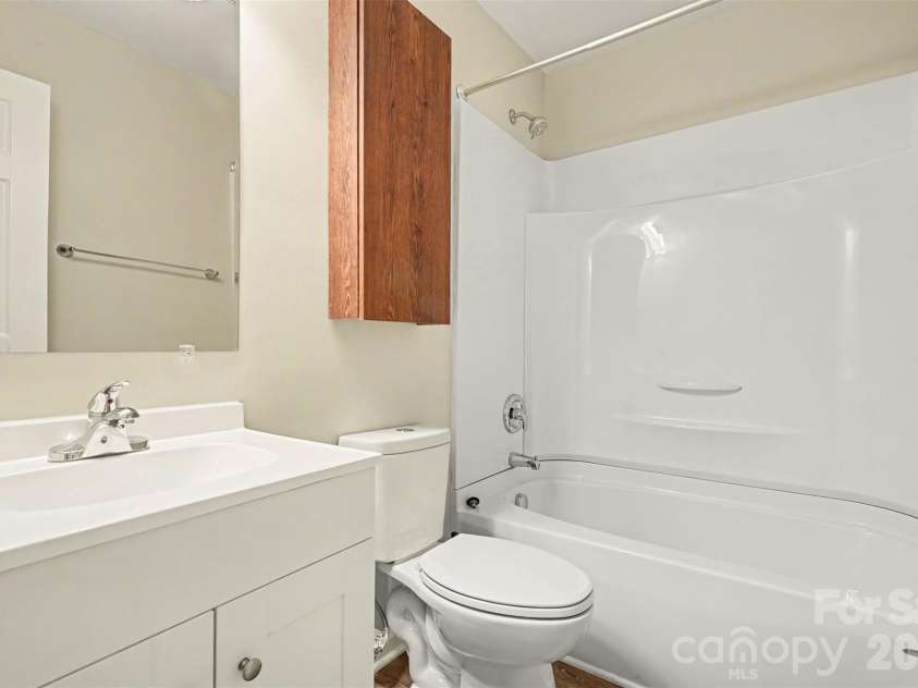 706 White Oak Lane, Matthews, NC 28104.  MLS# CAR4435983, YatesRealty ID 57928. 
