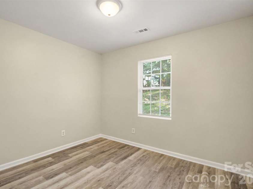 706 White Oak Lane, Matthews, NC 28104.  MLS# CAR4435983, YatesRealty ID 57928. 
