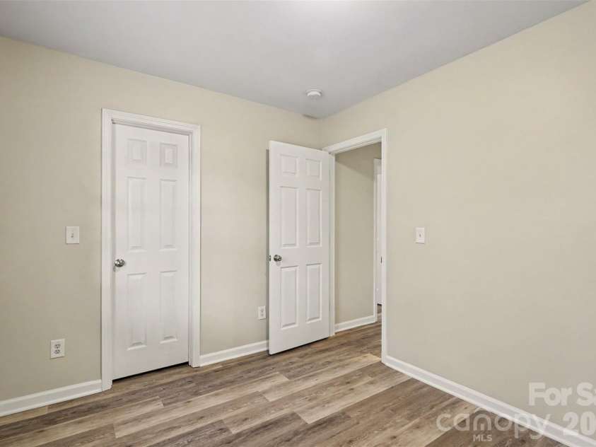 706 White Oak Lane, Matthews, NC 28104.  MLS# CAR4435983, YatesRealty ID 57928. 