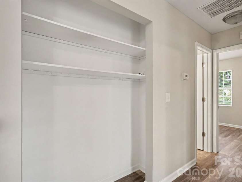 706 White Oak Lane, Matthews, NC 28104.  MLS# CAR4435983, YatesRealty ID 57928. 