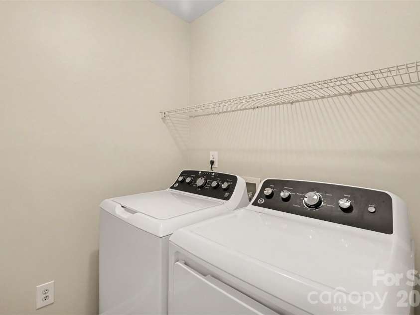 706 White Oak Lane, Matthews, NC 28104.  MLS# CAR4435983, YatesRealty ID 57928. 