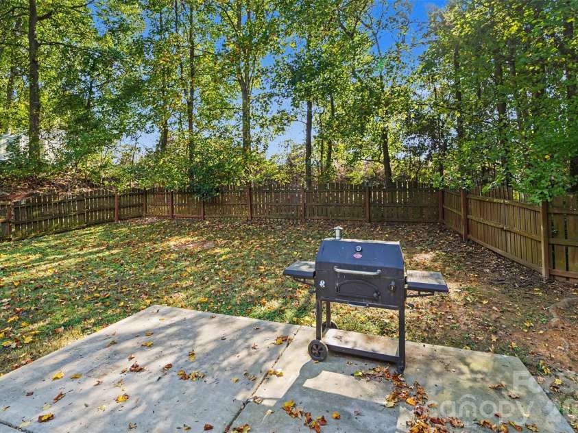 706 White Oak Lane, Matthews, NC 28104.  MLS# CAR4435983, YatesRealty ID 57928. 