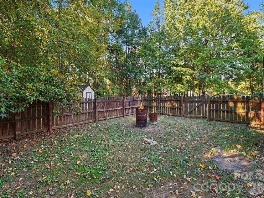 706 White Oak Lane, Matthews, NC 28104.  MLS# CAR4435983, YatesRealty ID 57928. 