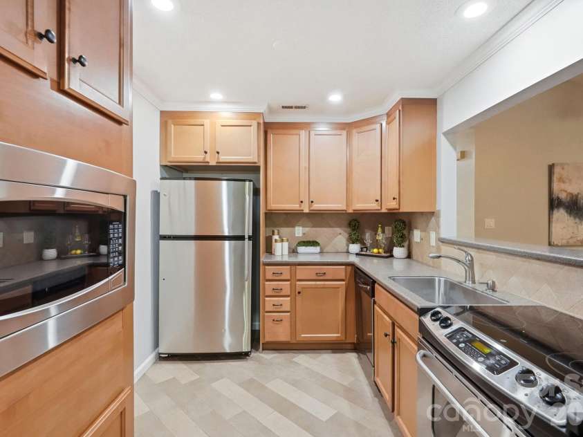 6140 Gray Gate Lane, Charlotte, NC 28210.  MLS# CAR4435741, YatesRealty ID 57930. 