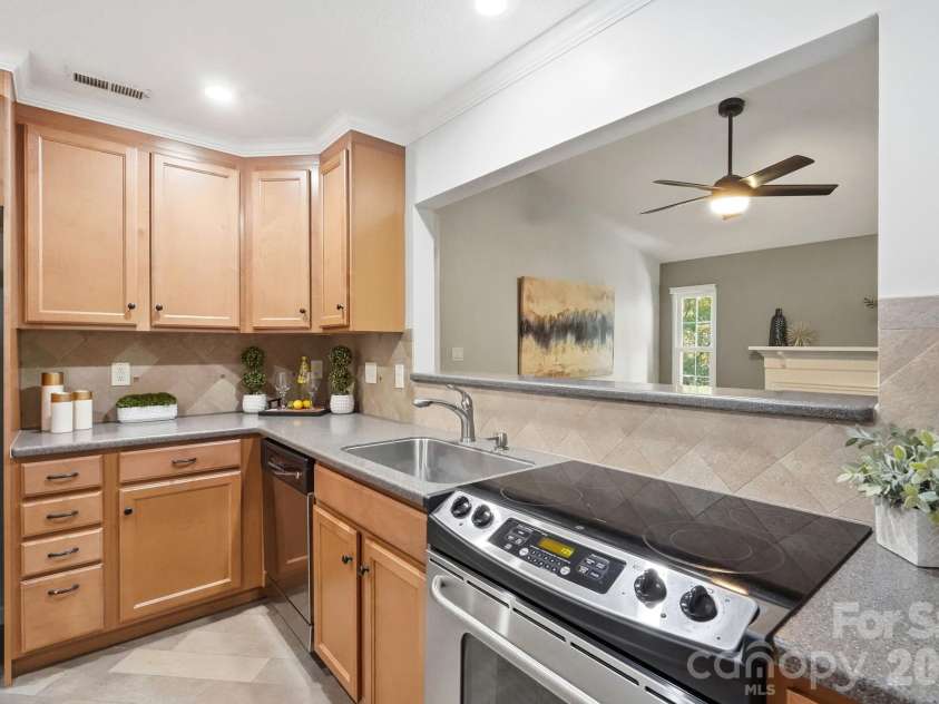 6140 Gray Gate Lane, Charlotte, NC 28210.  MLS# CAR4435741, YatesRealty ID 57930. 