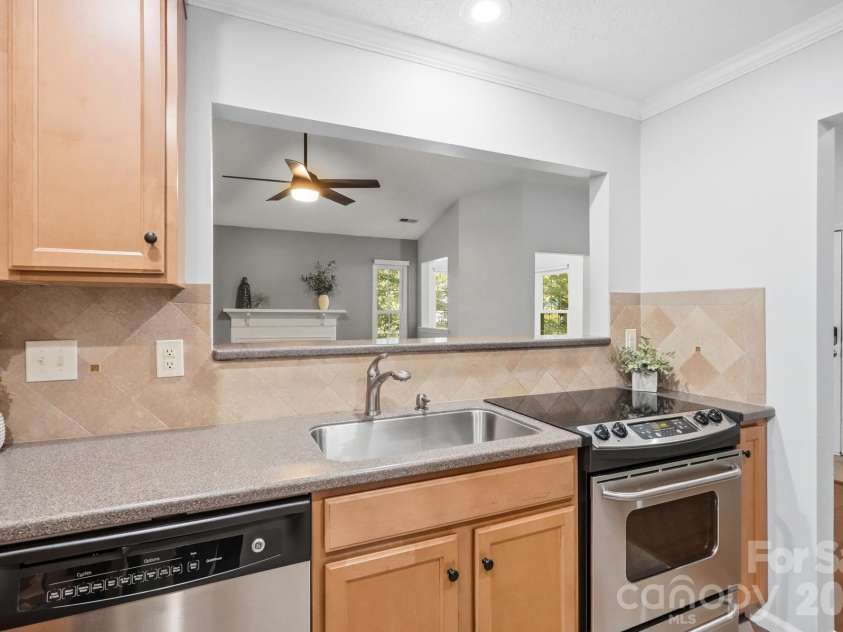 6140 Gray Gate Lane, Charlotte, NC 28210.  MLS# CAR4435741, YatesRealty ID 57930. 
