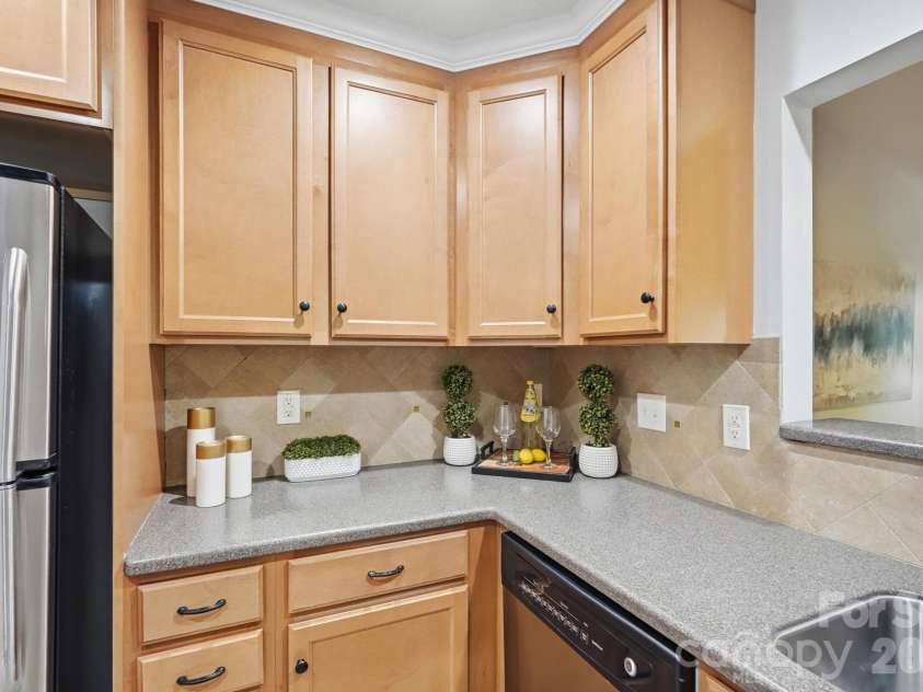 6140 Gray Gate Lane, Charlotte, NC 28210.  MLS# CAR4435741, YatesRealty ID 57930. 