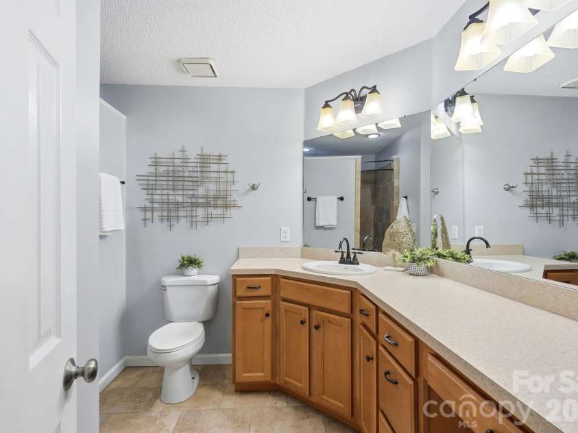 6140 Gray Gate Lane, Charlotte, NC 28210.  MLS# CAR4435741, YatesRealty ID 57930. 