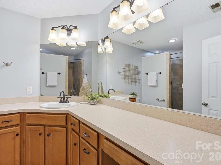 6140 Gray Gate Lane, Charlotte, NC 28210.  MLS# CAR4435741, YatesRealty ID 57930. 