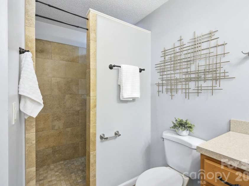 6140 Gray Gate Lane, Charlotte, NC 28210.  MLS# CAR4435741, YatesRealty ID 57930. 