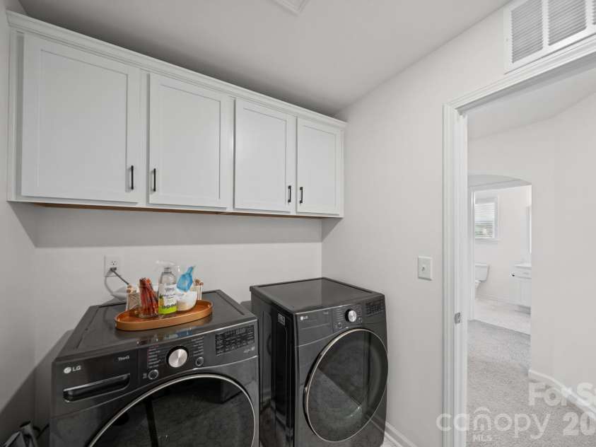 1112 Alyssa Oaks Drive, Lowell, NC 28098.  MLS# CAR4435790, YatesRealty ID 57931. Large Laundry room