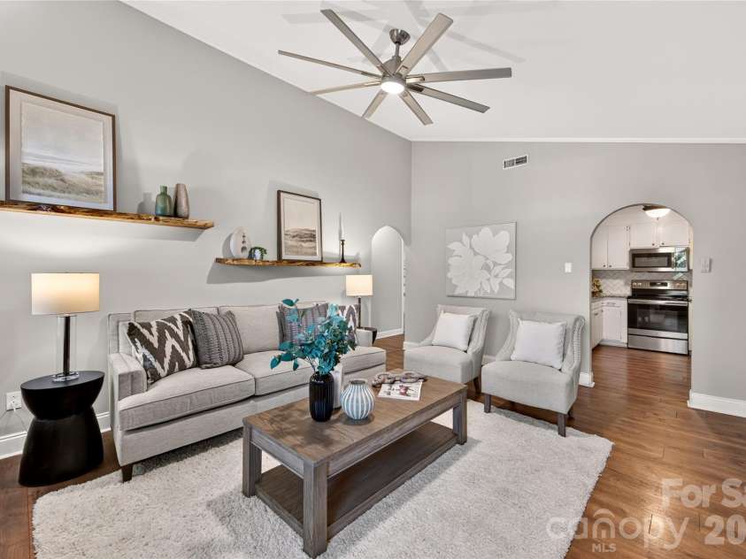 1422 McIlroy Road, Charlotte, NC 28212.  MLS# CAR4435865, YatesRealty ID 57932. 