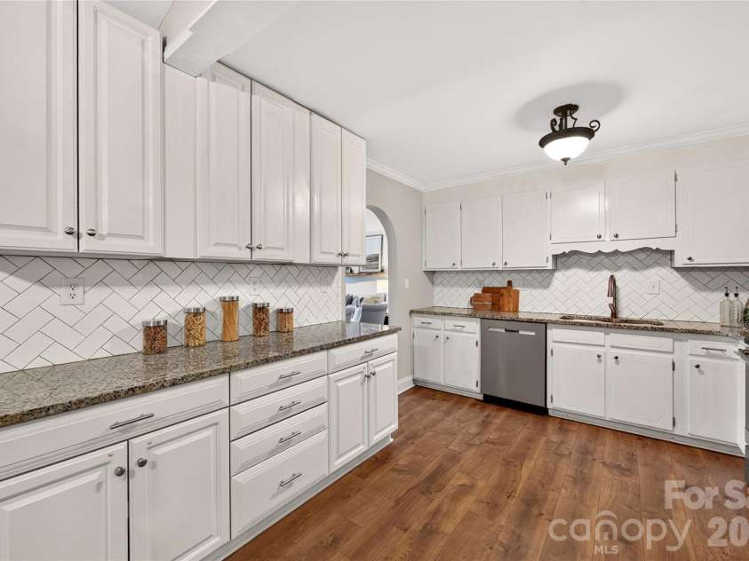 1422 McIlroy Road, Charlotte, NC 28212.  MLS# CAR4435865, YatesRealty ID 57932. 