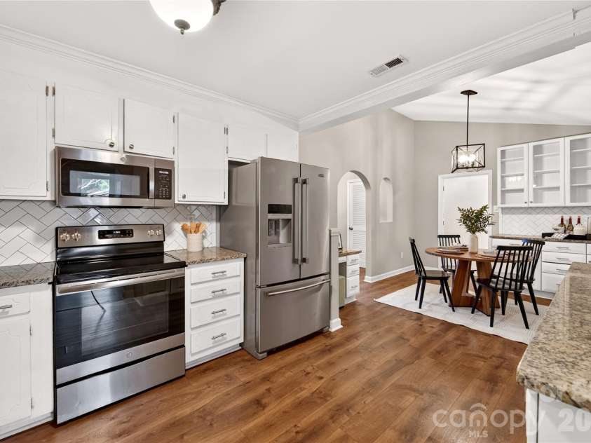 1422 McIlroy Road, Charlotte, NC 28212.  MLS# CAR4435865, YatesRealty ID 57932. 