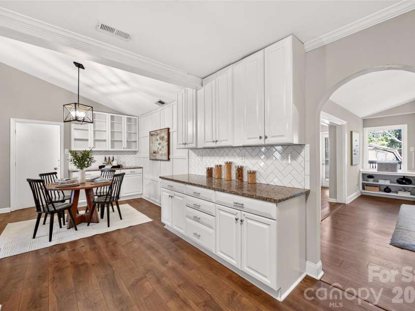 1422 McIlroy Road, Charlotte, NC 28212.  MLS# CAR4435865, YatesRealty ID 57932. 
