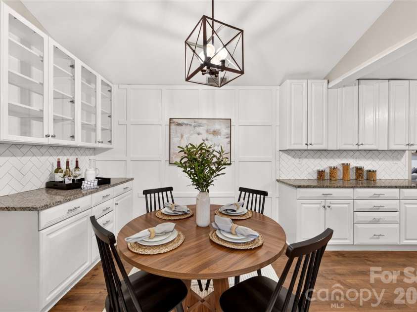 1422 McIlroy Road, Charlotte, NC 28212.  MLS# CAR4435865, YatesRealty ID 57932. 