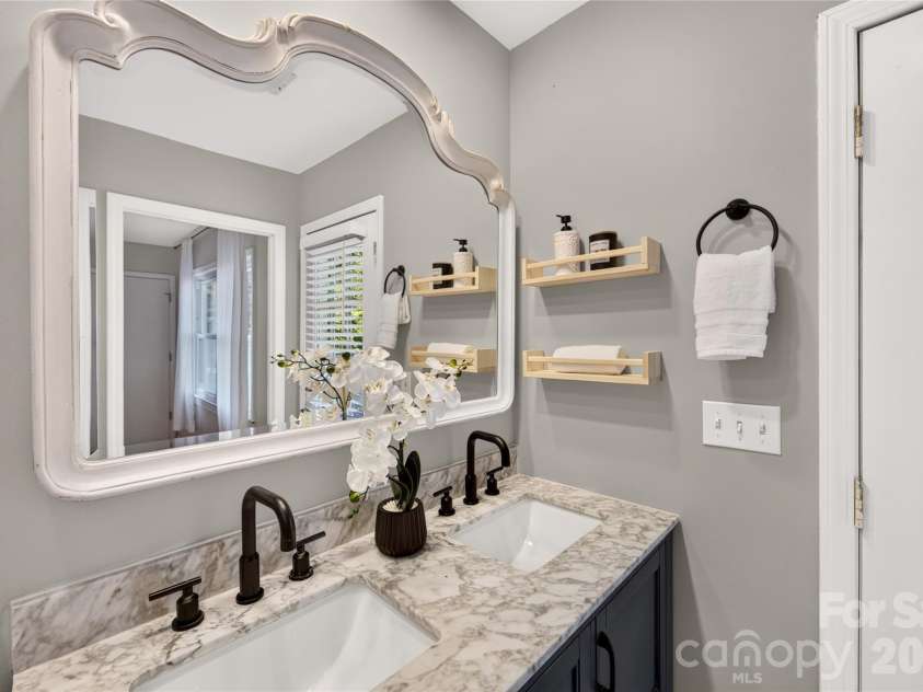1422 McIlroy Road, Charlotte, NC 28212.  MLS# CAR4435865, YatesRealty ID 57932. 