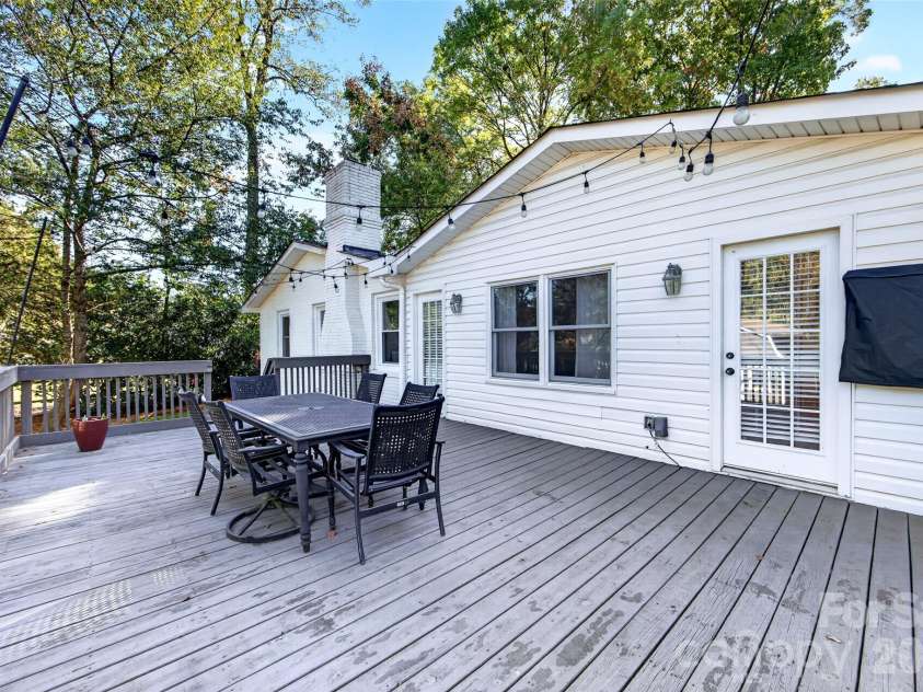 1422 McIlroy Road, Charlotte, NC 28212.  MLS# CAR4435865, YatesRealty ID 57932. 