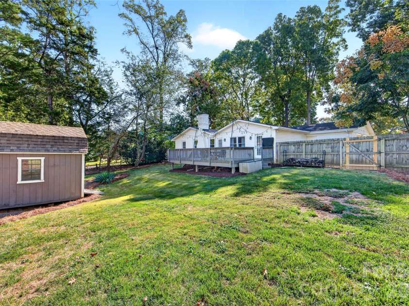 1422 McIlroy Road, Charlotte, NC 28212.  MLS# CAR4435865, YatesRealty ID 57932. 
