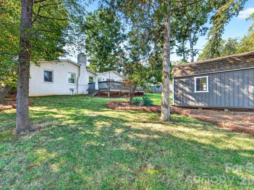 1422 McIlroy Road, Charlotte, NC 28212.  MLS# CAR4435865, YatesRealty ID 57932. 