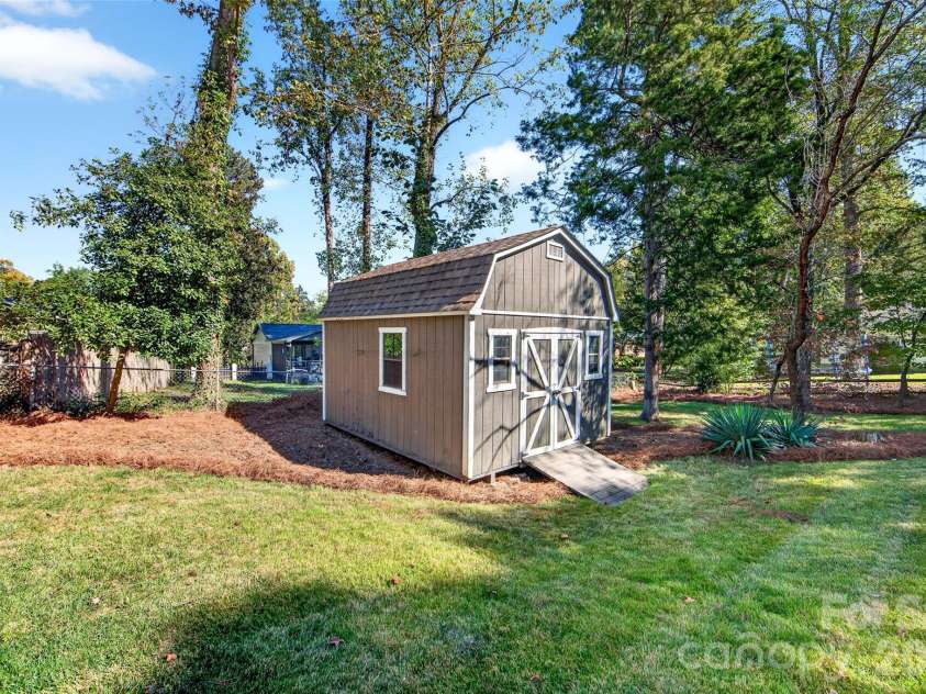 1422 McIlroy Road, Charlotte, NC 28212.  MLS# CAR4435865, YatesRealty ID 57932. 