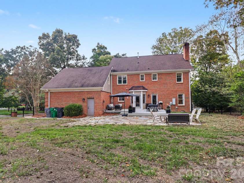 5515 McCallum Court, Charlotte, NC 28226.  MLS# CAR4435446, YatesRealty ID 57940. Flat backyard