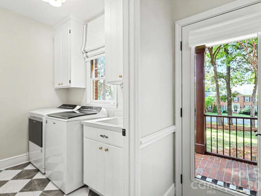 5515 McCallum Court, Charlotte, NC 28226.  MLS# CAR4435446, YatesRealty ID 57940. Laundry and mud room