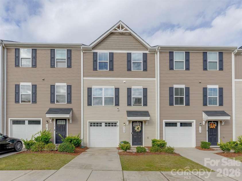 6105 Cutwater Circle, Charlotte, NC 28269.  MLS# CAR4435488, YatesRealty ID 57941. 