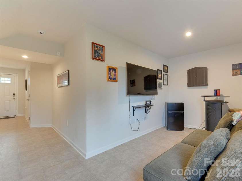 6105 Cutwater Circle, Charlotte, NC 28269.  MLS# CAR4435488, YatesRealty ID 57941. 