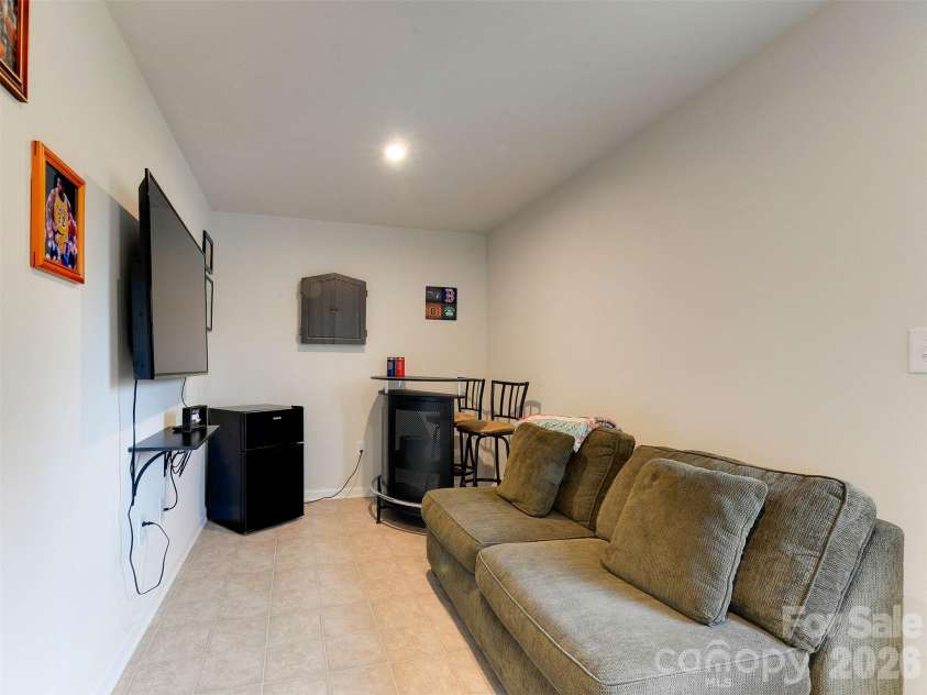6105 Cutwater Circle, Charlotte, NC 28269.  MLS# CAR4435488, YatesRealty ID 57941. 