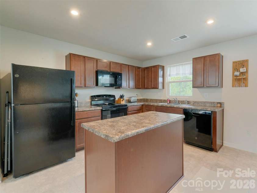 6105 Cutwater Circle, Charlotte, NC 28269.  MLS# CAR4435488, YatesRealty ID 57941. 